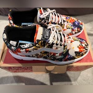- BNIB Vans ISO 1.5 Cuban Floral sneakers size 8.5